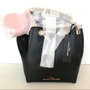 THE MARC JACOBS Leather Crossbody Bucket Bag
